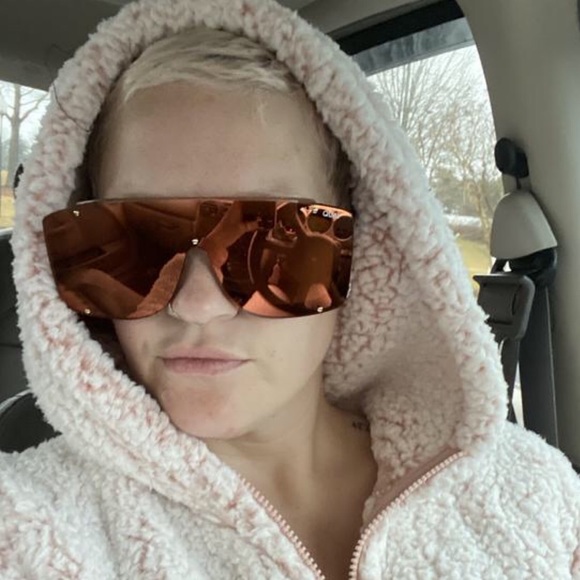 Quay NWT Hold For Applause Tortoiseshell Gold Oversized Sunnies with Case - Picture 4 of 13